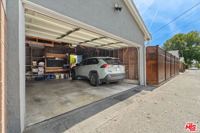 9313 Hayvenhurst Avenue, North Hills CA: https://media.crmls.org/mediaz/f77c8fe8-8242-415f-bd30-8030e0fad9f6.jpg