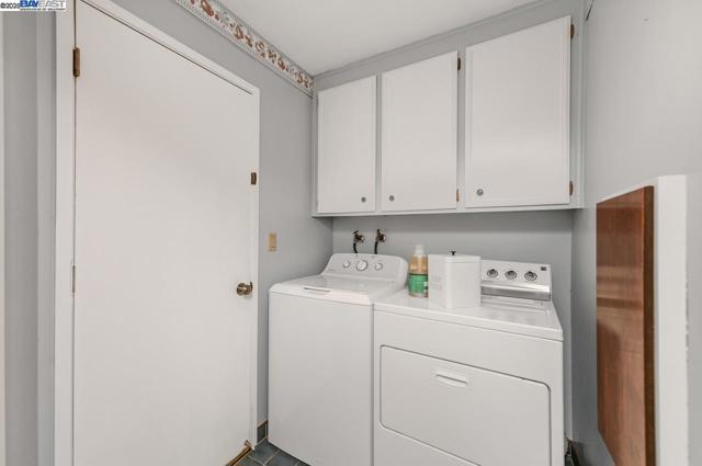 1047 Innsbruck St, Livermore CA: https://media.crmls.org/mediaz/f77c9358-7cbe-48f0-a297-54e4b8ff28c7.jpg
