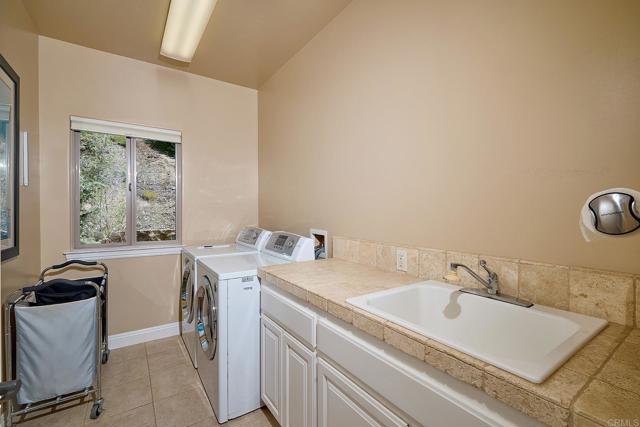 2021 Willow Glen Road, Fallbrook CA: https://media.crmls.org/mediaz/f77cc2d3-1b28-4af1-8837-c1bc4bb068e2.jpg