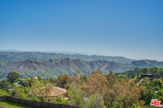 2303 Tuna Canyon Road, Topanga CA: https://media.crmls.org/mediaz/f77cecf7-31a6-472b-b4e1-25042ce2b546.jpg
