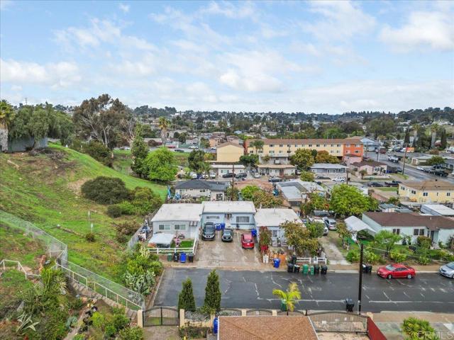 3260 64 Steel Street, San Diego CA: https://media.crmls.org/mediaz/f77d2dbc-a579-47d9-8517-5c6cb1561db3.jpg