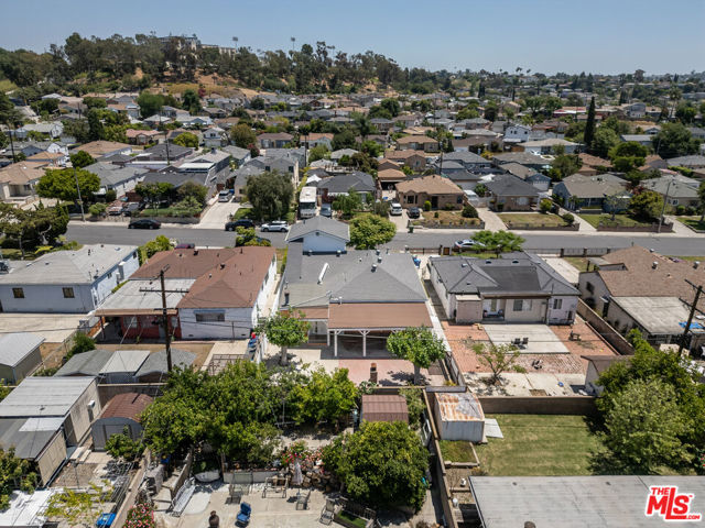 2101 N Almadale Avenue, Los Angeles CA: https://media.crmls.org/mediaz/f77d4136-865f-42c9-bba1-23c8d73724e4.jpg