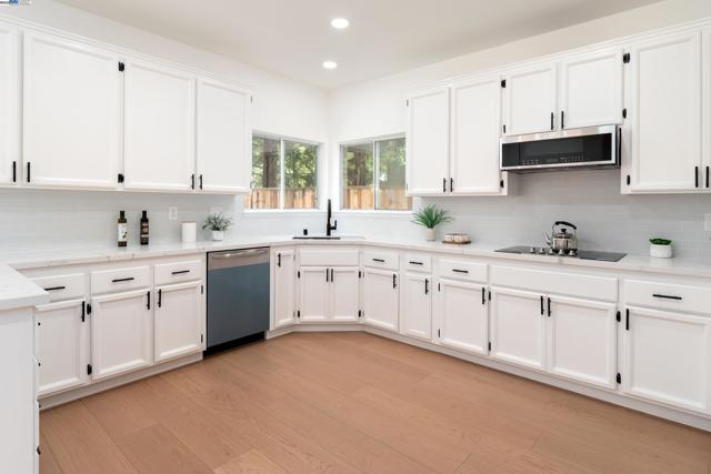 3846 Sheffield Cir, Danville CA: https://media.crmls.org/mediaz/f77dbabd-c3f7-47d1-82b0-76f47ad117f0.jpg