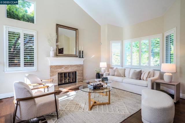 40 Northview Ct, Danville CA: https://media.crmls.org/mediaz/f77ef808-9299-4a29-8a32-1c286e0b7913.jpg