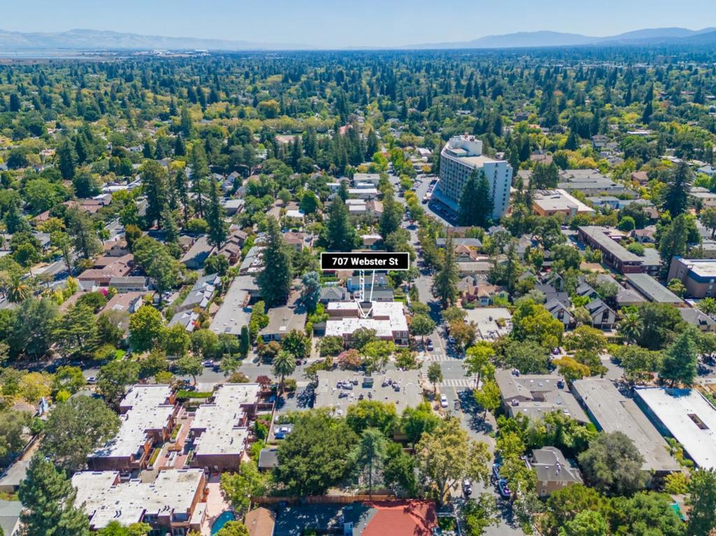 https://media.crmls.org/mediaz/f77f13dc-4fd5-43a7-bc44-4445a61ae617.jpg?preset=X-Large