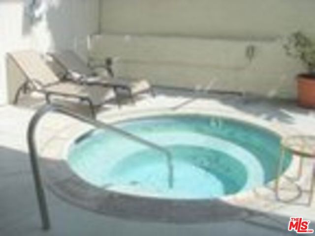 8400 De Longpre Avenue, West Hollywood CA: https://media.crmls.org/mediaz/f77f1c92-e825-4acf-a848-c9482b31a8de.jpg