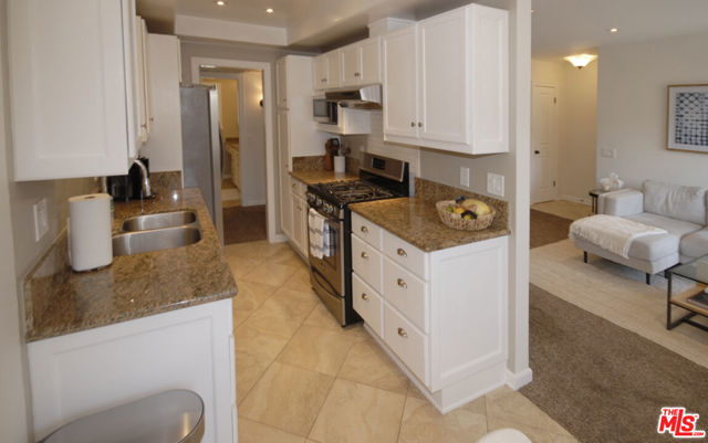 13021 Moorpark Street, Studio City CA: https://media.crmls.org/mediaz/f77f6de3-db3d-4df1-848a-0c0486bcec36.jpg