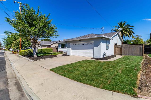 736 Adams Ave, Livermore CA: https://media.crmls.org/mediaz/f77f8e56-2d76-4987-be08-81930b99c8e0.jpg