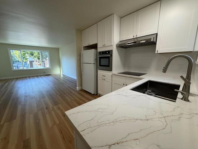 370 Bartlett Street, San Francisco CA: https://media.crmls.org/mediaz/f78043c2-30fb-4d3b-80a0-8a8a89ed6bd1.jpg