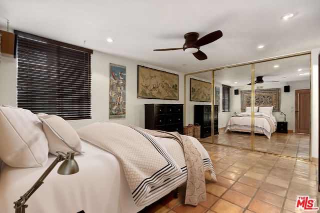 100 S Doheny Drive, Los Angeles CA: https://media.crmls.org/mediaz/f780458a-9e55-4d96-8c10-1f15b96be28e.jpg