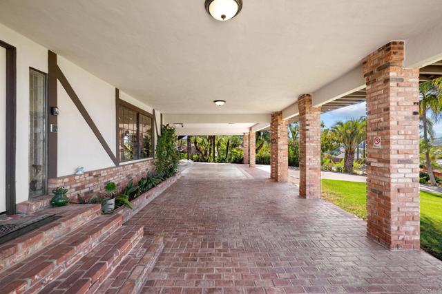 31121 Stardust Ln, Valley Center CA: https://media.crmls.org/mediaz/f780d290-9287-4a19-b825-7073855559ac.jpg