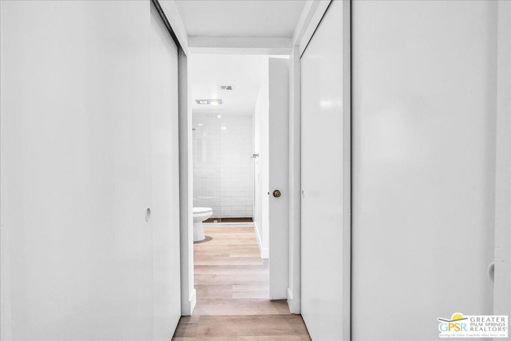 https://media.crmls.org/mediaz/f781d231-bc09-4fa6-8461-6487dd327b07.jpg?preset=X-Large