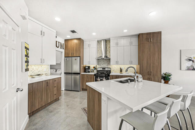 78189 Kensington Avenue, Palm Desert CA: https://media.crmls.org/mediaz/f782c809-b066-4bc6-8d4f-62b5425611e0.jpg