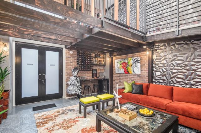 350 11Th Ave, San Diego CA: https://media.crmls.org/mediaz/f7835257-f4a9-4032-be43-08fc2fd24e82.jpg