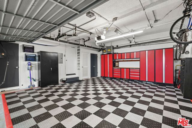 1013 16th Street, Santa Monica CA: https://media.crmls.org/mediaz/f7837e6f-76f5-4050-9fcb-2946accefc57.jpg