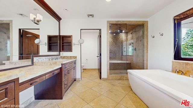 3311 Deronda Drive, Los Angeles CA: https://media.crmls.org/mediaz/f783bfe3-2d9d-4422-b26e-17628e71fbc3.jpg
