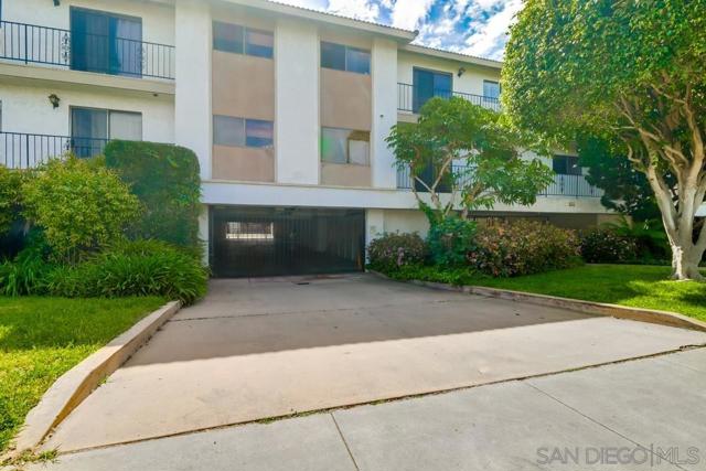 835 E Ave, Coronado CA: https://media.crmls.org/mediaz/f783d8cf-7fca-454e-8509-3edd56ea8842.jpg