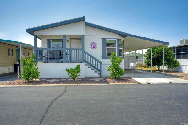 Detail Gallery Image 2 of 39 For 1001 S Hale Ave #2,  Escondido,  CA 92029 - 2 Beds | 2 Baths