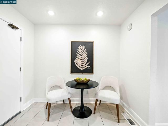 218 Jewel Ter, Danville CA: https://media.crmls.org/mediaz/f784a35f-6982-480f-8f57-8d2986d53802.jpg