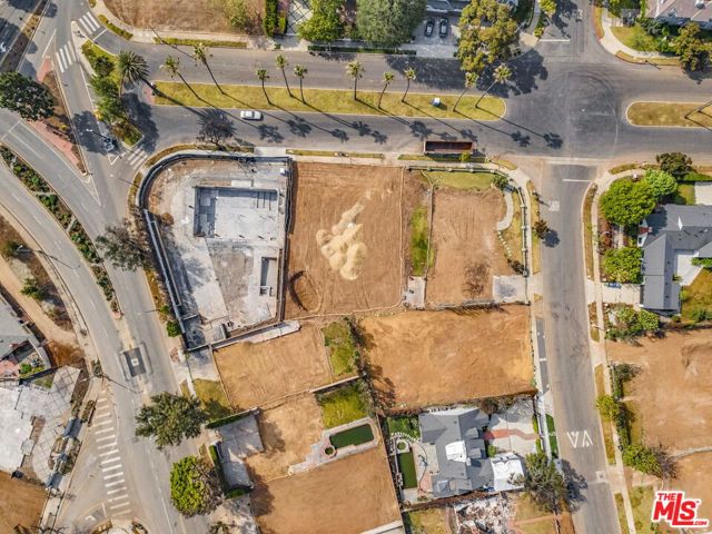 14827 Pampas Ricas Boulevard, Pacific Palisades CA: https://media.crmls.org/mediaz/f784dbf4-3153-4375-ba8f-e922d4573791.jpg