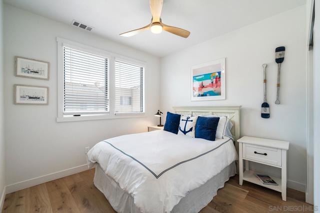 924 D Avenue, Coronado CA: https://media.crmls.org/mediaz/f7855296-5a14-40f8-8a5d-8ab20a112598.jpg