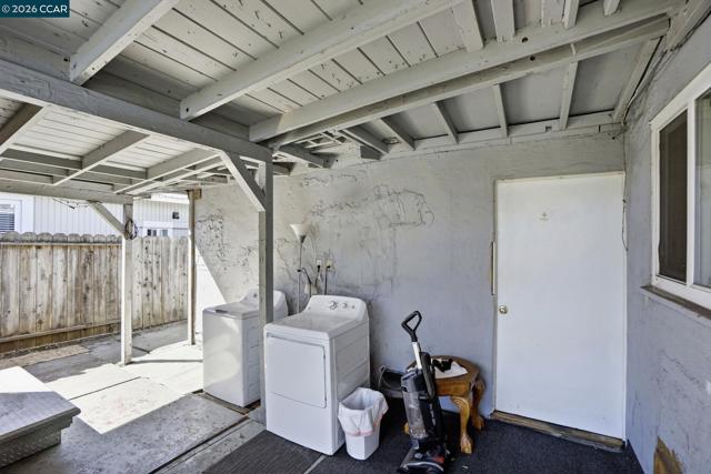 1990 Sunshine Dr, Concord CA: https://media.crmls.org/mediaz/f7856d19-7a87-4d2f-9fa8-92e23dbc9f25.jpg