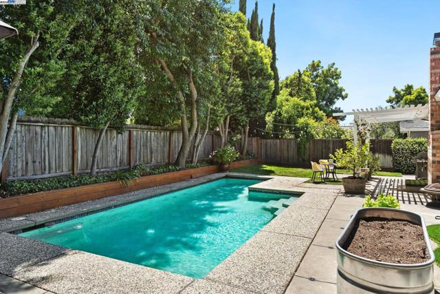 1001 Crellin Rd, Pleasanton CA: https://media.crmls.org/mediaz/f785d1f1-c18b-4317-b056-9d2d291ee3ec.jpg