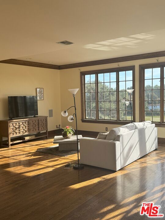 543 Perugia Way, Los Angeles CA: https://media.crmls.org/mediaz/f785f99b-6204-497d-9449-47cb0b0c57cb.jpg