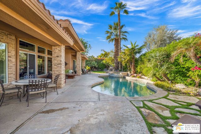 2 Varsity Circle, Rancho Mirage CA: https://media.crmls.org/mediaz/f78604df-7f11-4566-bd99-9d87ab3ef72f.jpg