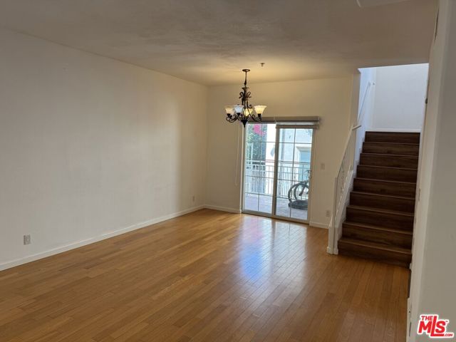 2315 Mira Vista Avenue, Montrose CA: https://media.crmls.org/mediaz/f7865a69-16d6-49ba-b8d1-4d99a8fbee8a.jpg