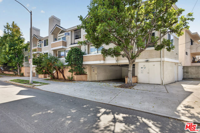 9707 Charnock Avenue, 203 photo 33