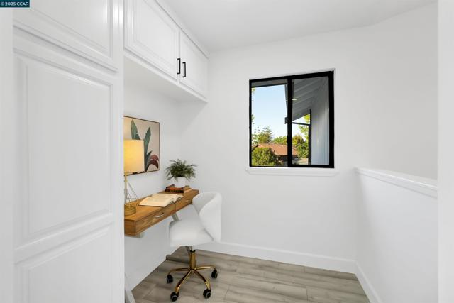 27 Briarwood Ct, Brentwood CA: https://media.crmls.org/mediaz/f7876ea7-43a7-4a4d-9e89-011413d3d51d.jpg