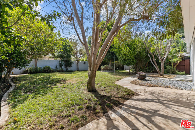 7048 Zelzah Avenue photo 27