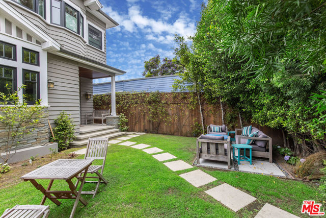 106 Dudley Avenue, Venice CA: https://media.crmls.org/mediaz/f787e4fa-abb2-490e-b03b-d3d346fb8f77.jpg