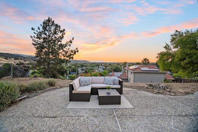 6238 Valroy Drive, San Jose CA: https://media.crmls.org/mediaz/f7883726-2880-4e55-a740-6f2ec1131ff9.jpg