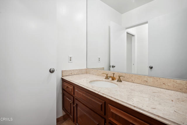 Detail Gallery Image 25 of 39 For 2120 Winona Bld, Los Angeles,  CA 90027 - 2 Beds | 2 Baths