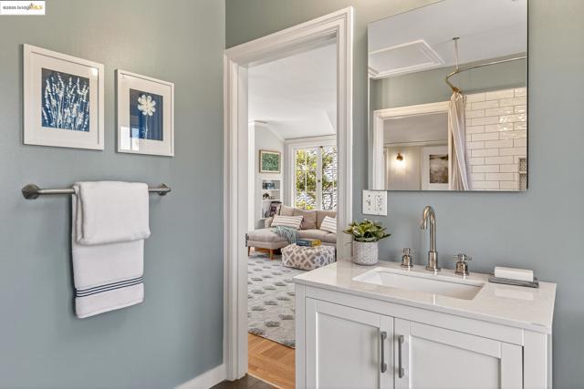 1145 Mandana Blvd, Oakland CA: https://media.crmls.org/mediaz/f78842c4-3df0-4011-867f-6d830f768dd1.jpg