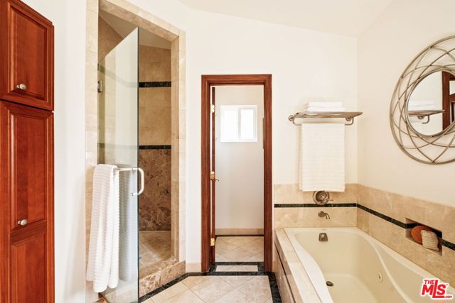 2617 Sleepy Hollow Place, Glendale CA: https://media.crmls.org/mediaz/f788583c-6c82-4280-b67f-1745af00097f.jpg