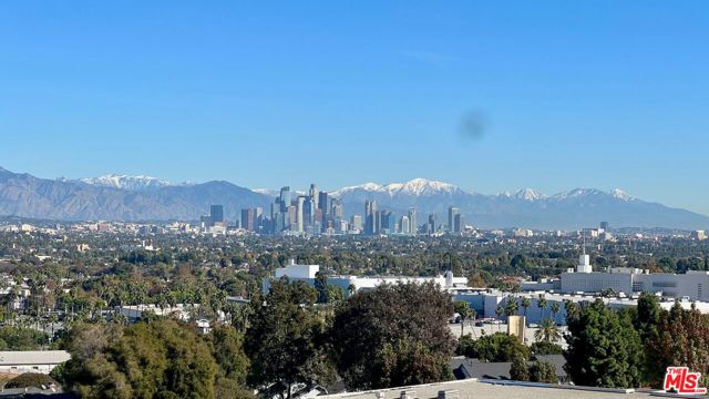 3921 Don Diablo Drive, Los Angeles CA: https://media.crmls.org/mediaz/f7886081-f872-4b4a-ac12-ae89de0c3314.jpg