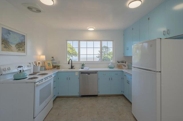 189 Via Gayuba, Monterey CA: https://media.crmls.org/mediaz/f788656e-3a69-412a-8cc0-fbc0b83b55fc.jpg