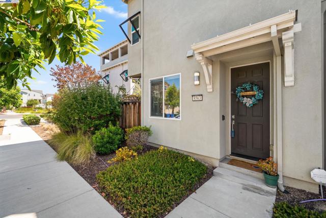 8563 Schooner Way, Newark CA: https://media.crmls.org/mediaz/f788d5d9-974d-40ac-80dc-7f0c5c110cbe.jpg