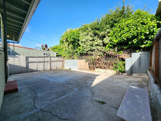 2645 23rd Avenue, Oakland CA: https://media.crmls.org/mediaz/f7891629-57e8-480e-806b-38ce112d8598.jpg