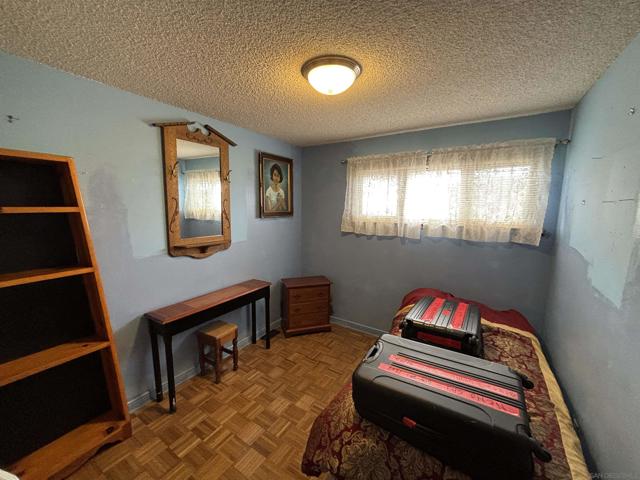 872 74 Duval St, San Diego CA: https://media.crmls.org/mediaz/f7898832-32ef-4ee8-b273-4ff1b965ff3f.jpg