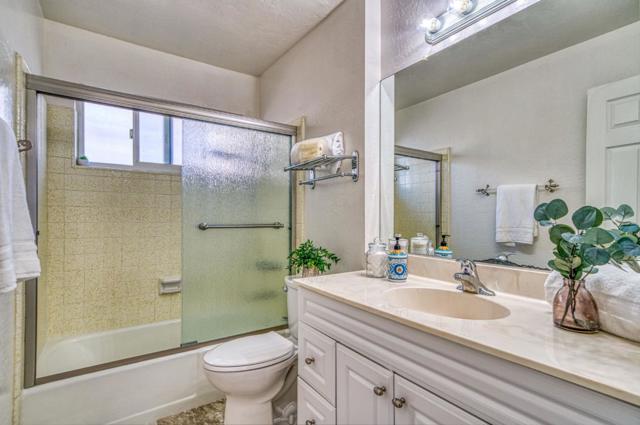 1422 Broadway, Santa Cruz CA: https://media.crmls.org/mediaz/f78994b2-9a2f-4c66-8c83-ad48b4b088fe.jpg