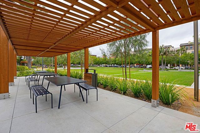13200 Pacific Promenade, Playa Vista CA: https://media.crmls.org/mediaz/f789ab66-1265-45d8-bcb0-17fe77e6acad.jpg