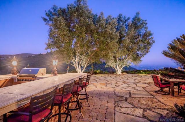18113 El Brazo, Rancho Santa Fe CA: https://media.crmls.org/mediaz/f78a2708-3e48-4f5d-bef6-1a8da66f2465.jpg