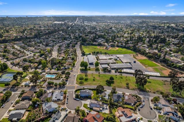 2112 Park Dale Ln, Encinitas CA: https://media.crmls.org/mediaz/f78a6b0b-78f8-4f4e-9d1b-71f585a2f58a.jpg