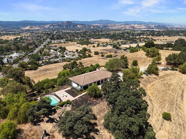 17101 Kruse Ranch Lane, Morgan Hill CA: https://media.crmls.org/mediaz/f78a8f73-3b72-407c-8b79-4c3595b55be3.jpg