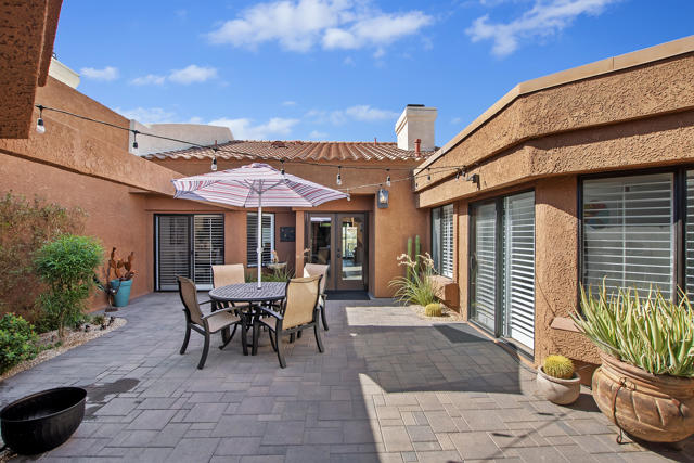 003_Courtyard