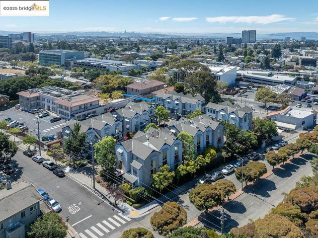 3927 Cerrito Ave, Oakland CA: https://media.crmls.org/mediaz/f78c745c-05e9-4241-b61c-832eb79f00bb.jpg